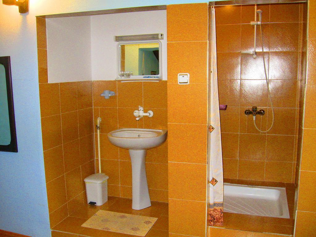 Amfora Rooms Caribrod Dimitrovgrad Bilik gambar