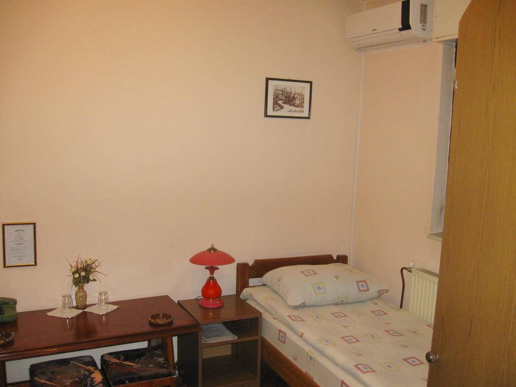 Amfora Rooms Caribrod Dimitrovgrad Bilik gambar