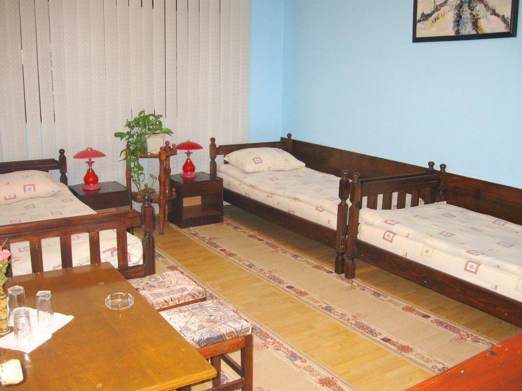 Amfora Rooms Caribrod Dimitrovgrad Bilik gambar