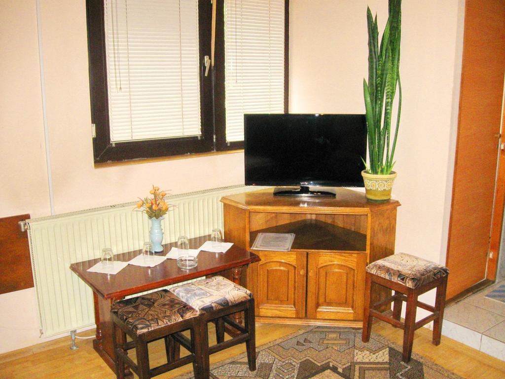 Amfora Rooms Caribrod Dimitrovgrad Bilik gambar