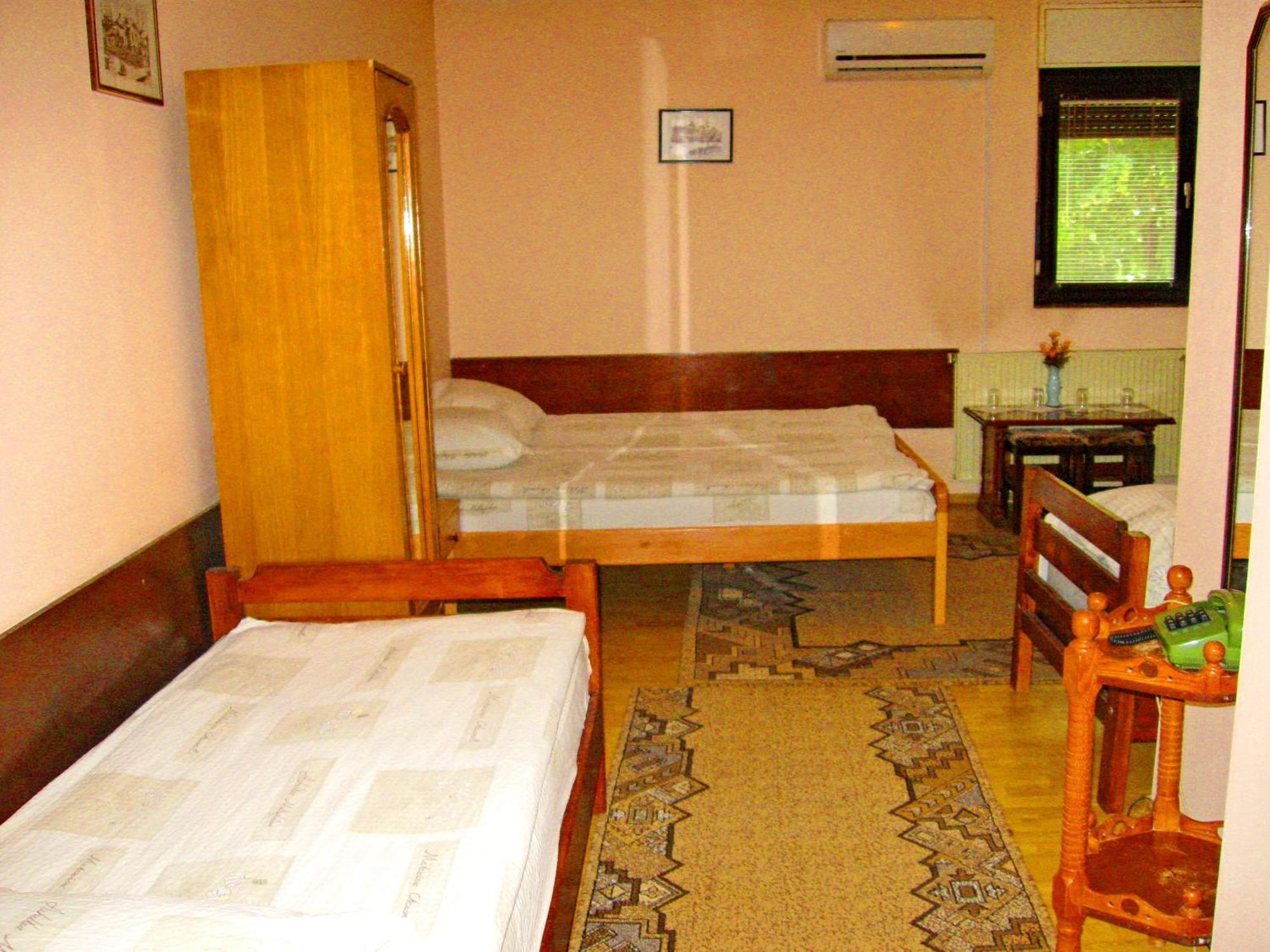 Amfora Rooms Caribrod Dimitrovgrad Bilik gambar
